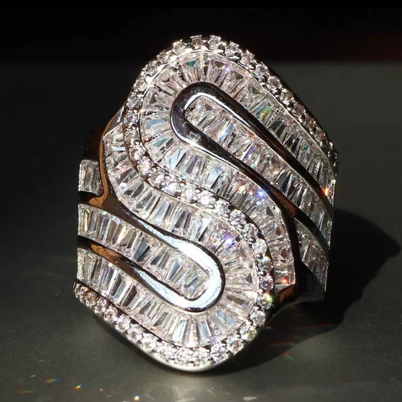 The Quytery Swarovski .925 Silver Ring - Picture 9 of 11